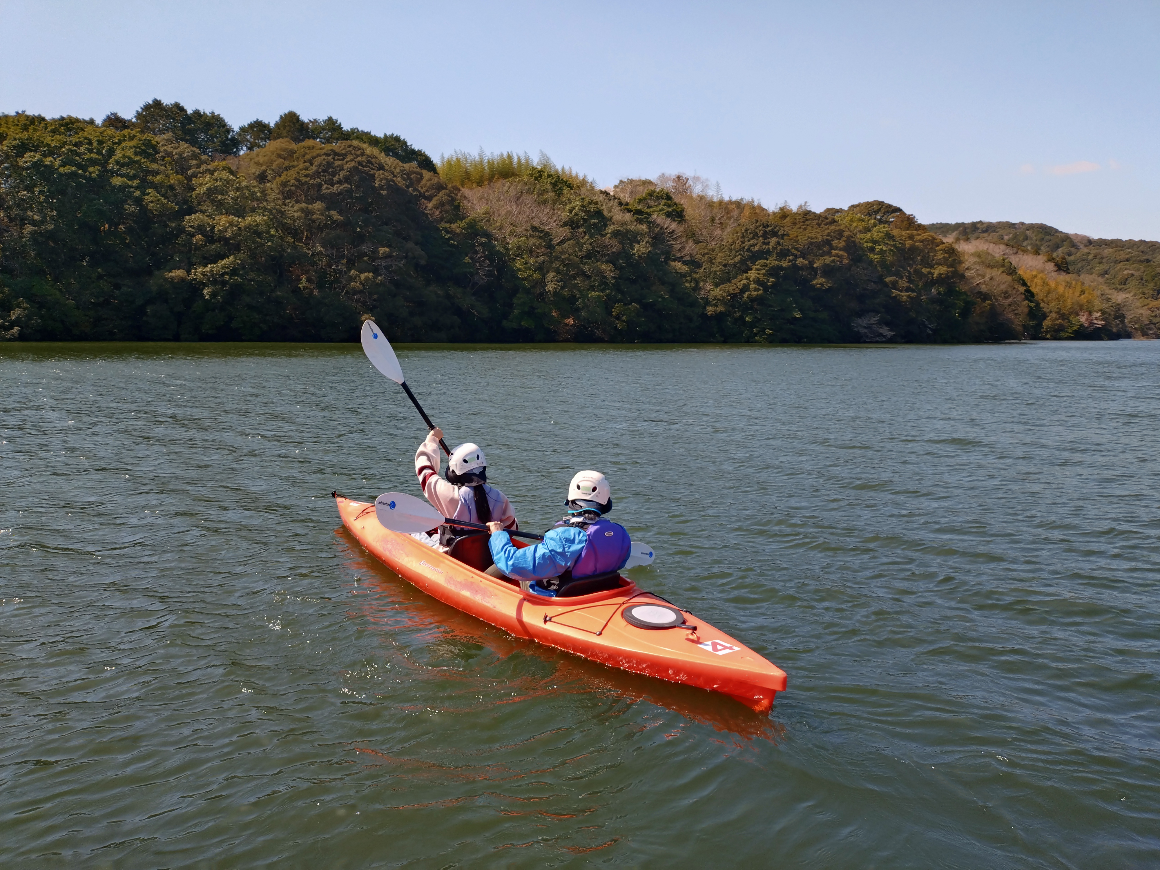 カヌーで巡る紅葉の小野湖