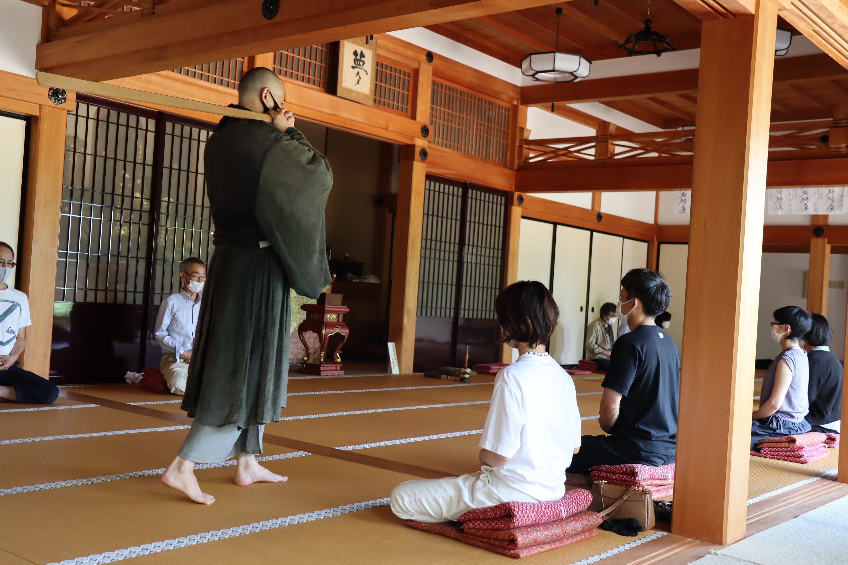 坐禅＆紅葉の宗隣寺で心安らぐひとときを